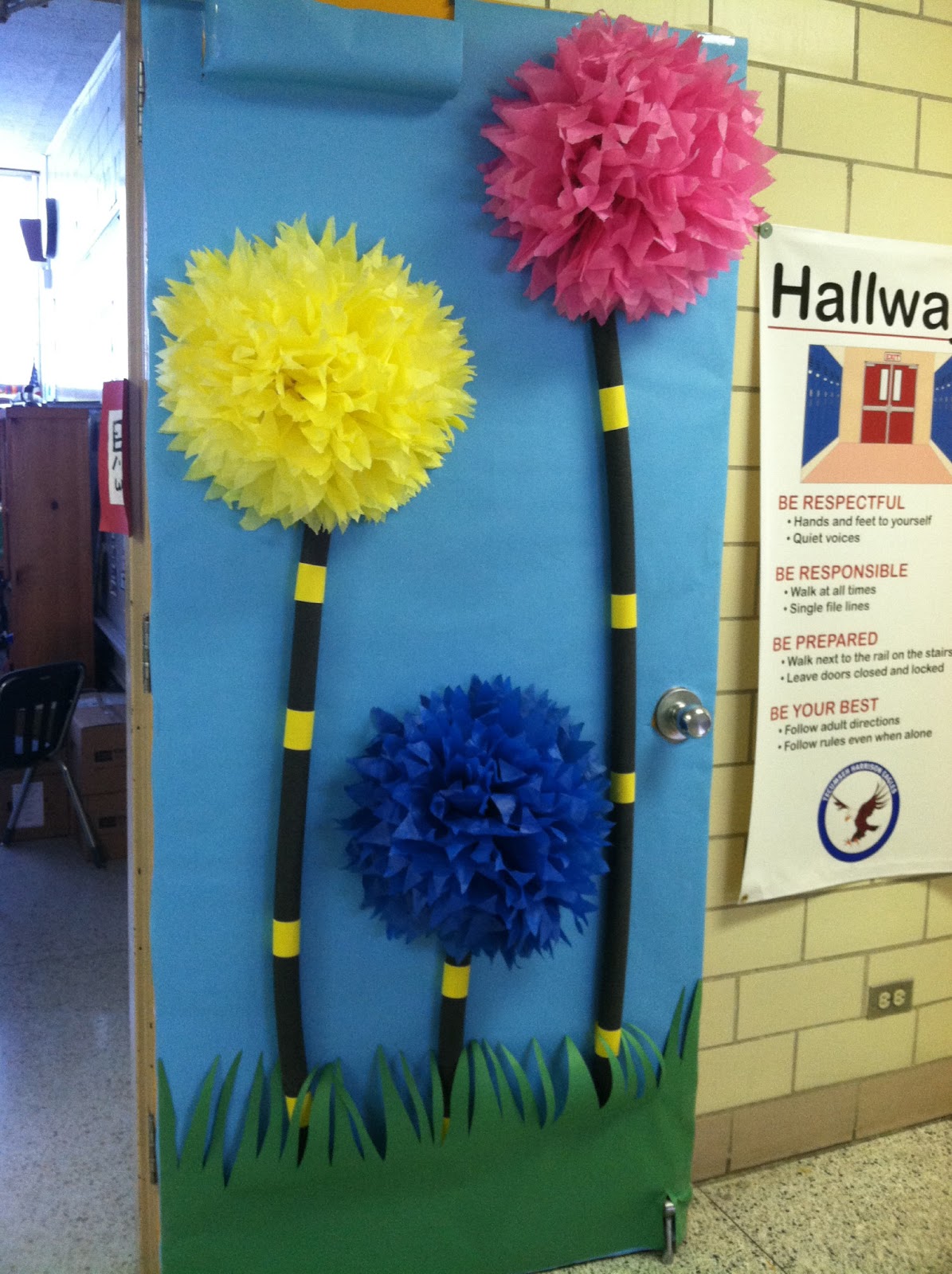 巨大花球在教室环创的应用