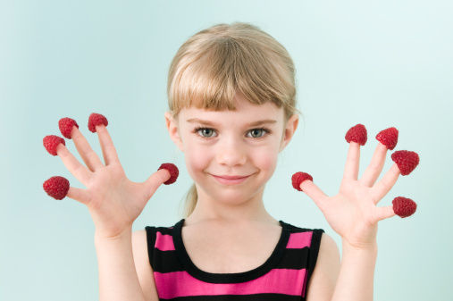 姐姐拉琴mi so la ,(左右手握拳伸出无名指,做拉小提琴状) 小指头就是