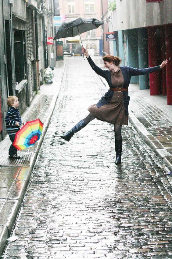 细雨| 下雨天只会睡觉?这十个游戏给你和孩子雨天的专属浪漫