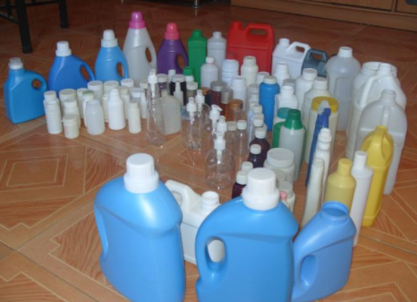 常见的塑料瓶有:可乐瓶,矿泉水瓶,大桶矿泉水瓶,饮料瓶,果汁瓶,洗衣