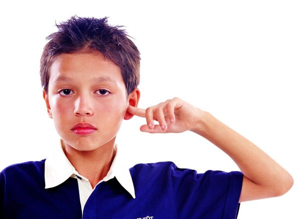 男孩遭到蟑螂进耳致聋,正确处理的5个方法