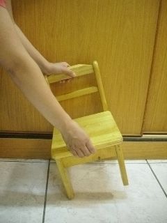 蒙台梭利前导性工作如何搬椅子