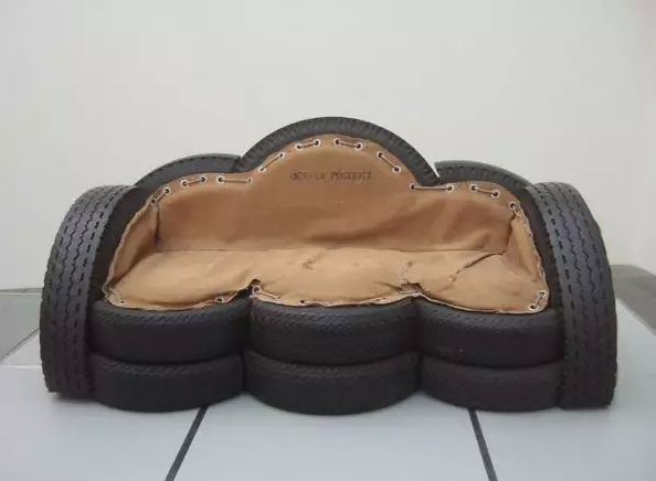 废旧轮胎改造成桌椅