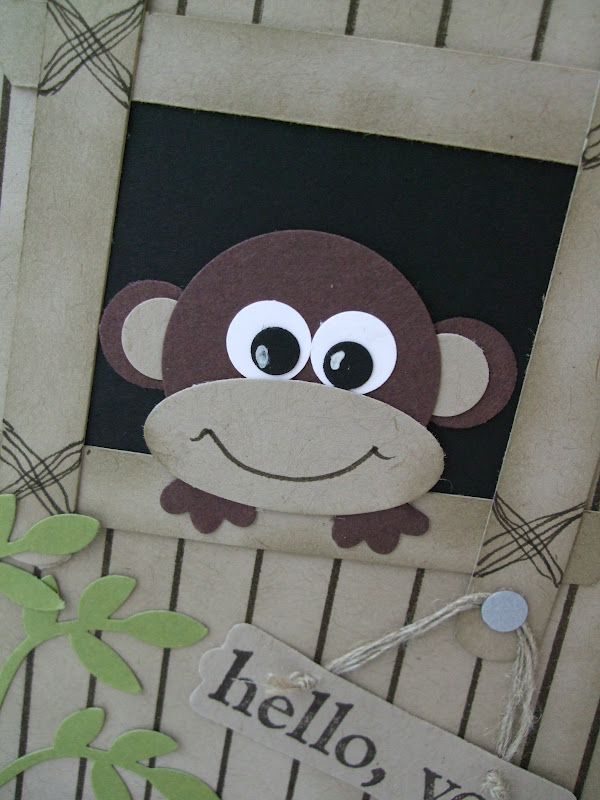 手工猴子 用牛皮纸剪出猴子的外形轮廓,用白色,粉色卡纸装饰,用