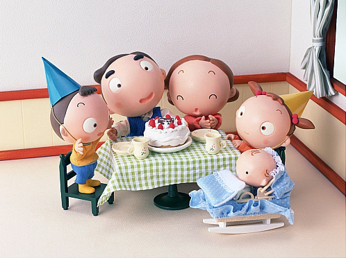 娃娃家游戏又开始了,"天线宝宝乐园"里的"爸爸","妈妈"们忙得热火朝天