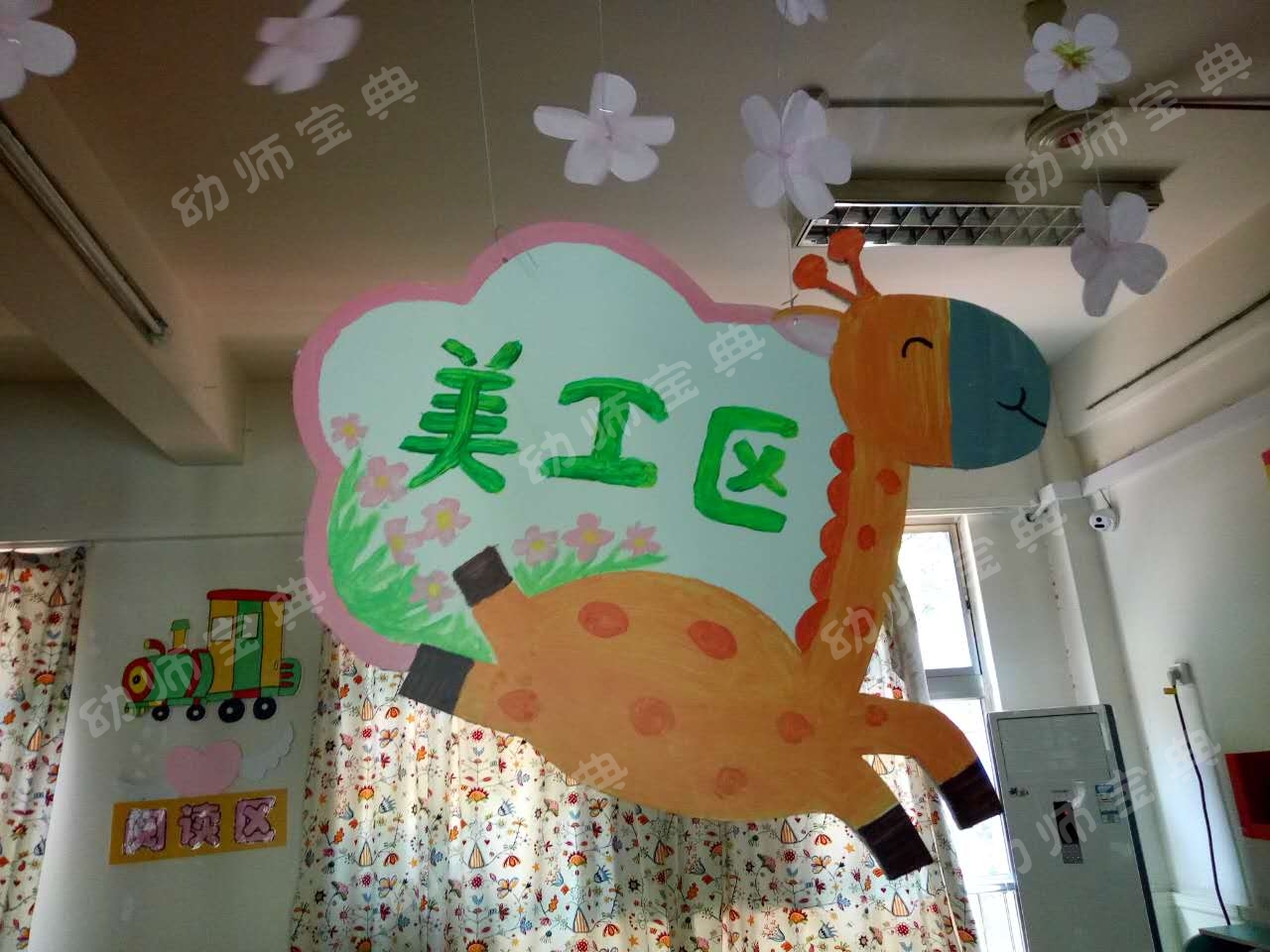 美工区建构区益智区美工区  制作材料:竹席,麻绳,黄色a4纸,剪刀,双面